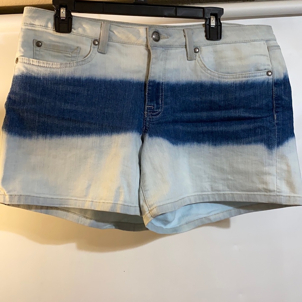 Light dark wash denim shorts